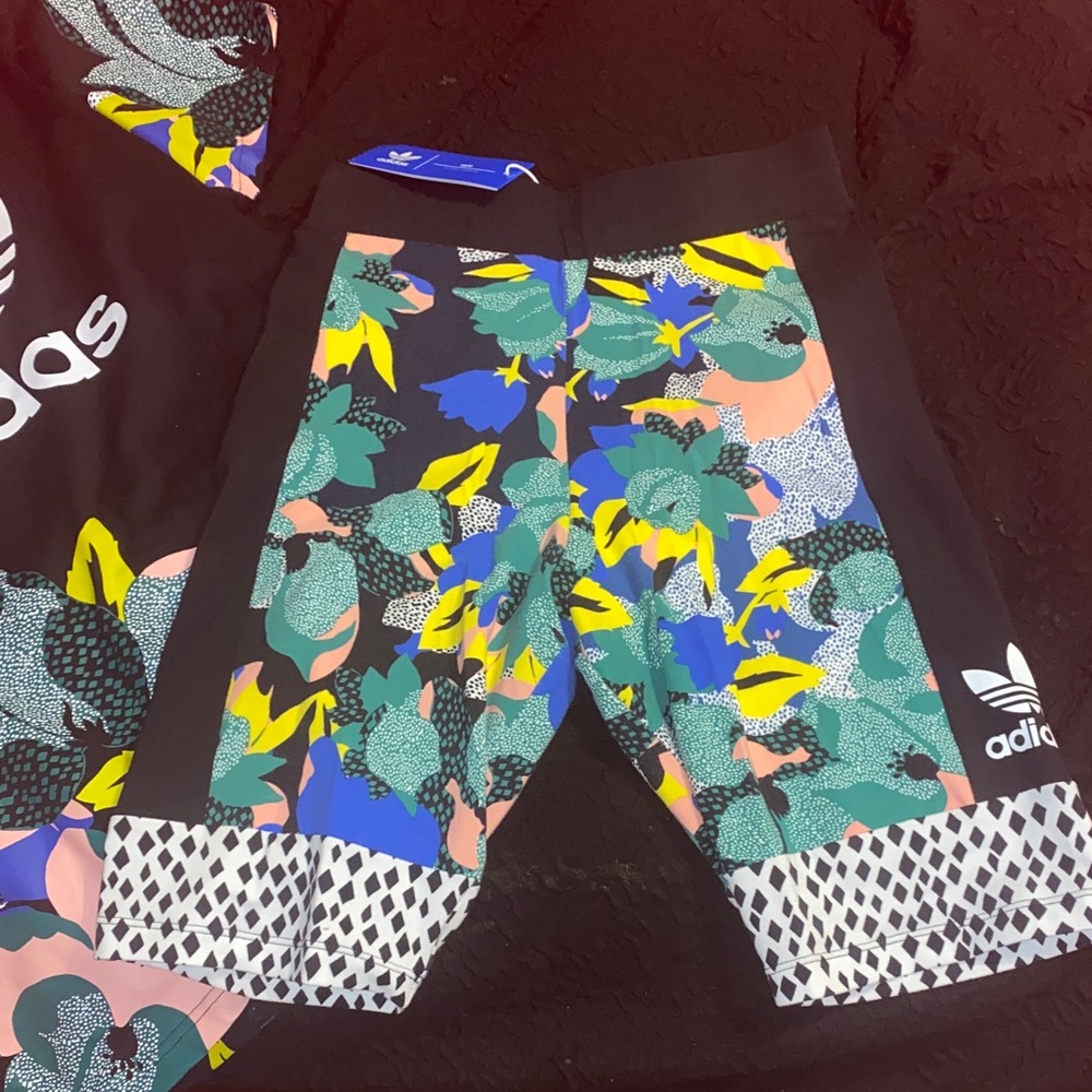 Adidas Black and Colorful Leaf Print Outfit - Picture 3 of 4